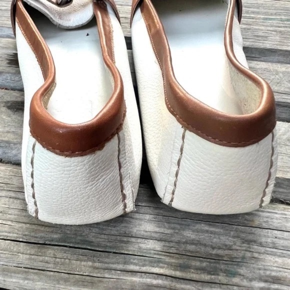 St. John's Bay Leather Women's White and Brown Loafers Size 9.5 - Picture 4 of 6